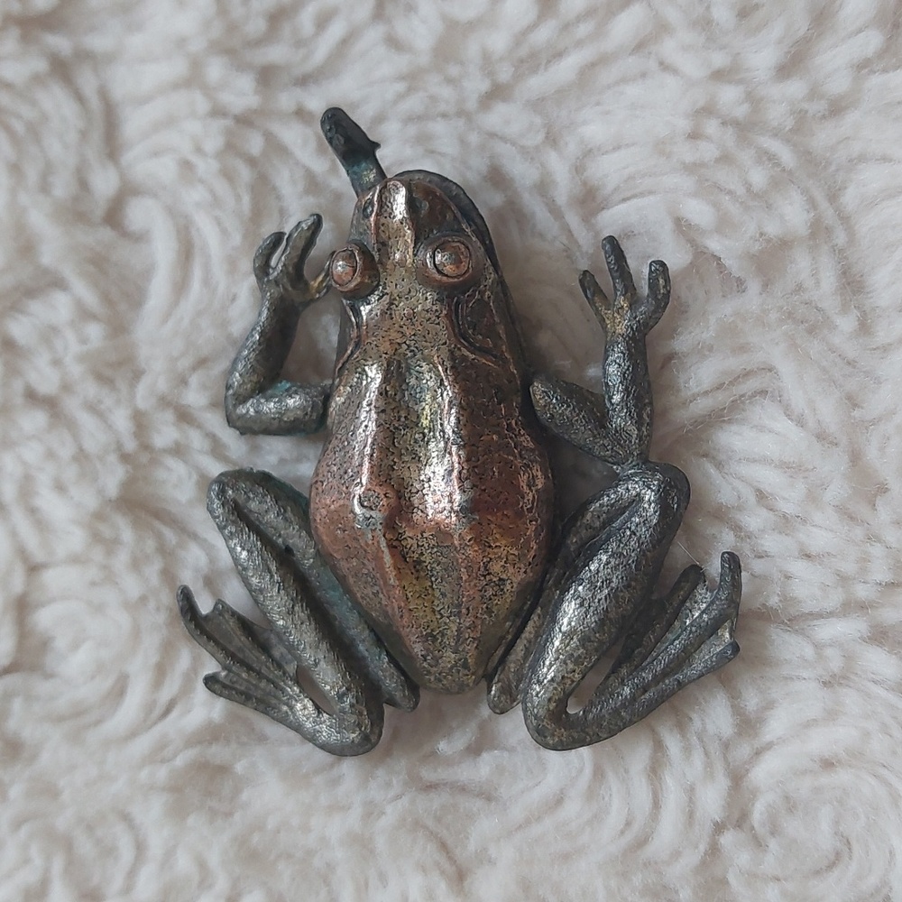 Metal Frog Brooch
